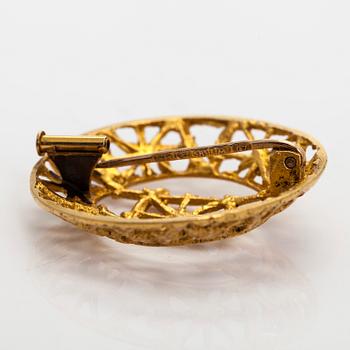 Pentti Sarpaneva, brooch, 14K gold.