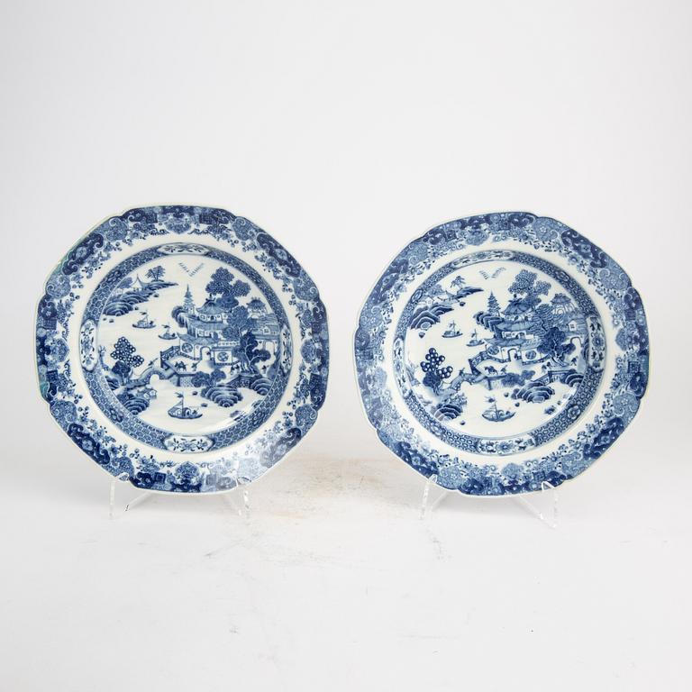 A set of five Chinese porcelain palts around 1800.