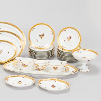 Royal Copenhagen, ruoka-astiasto, 55 osaa, posliinia, "Golden basket" Tanska.