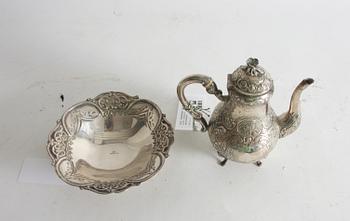 CHOKLADKANNA och SKÅL, silver, rokokostil, importstämplad.
