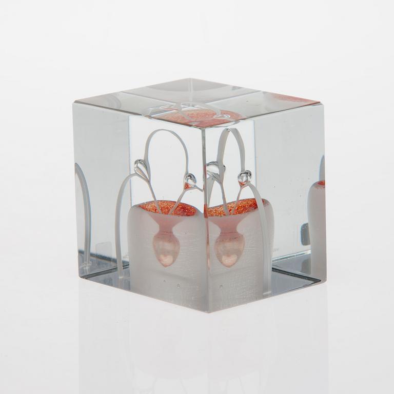 ÅRSKUB, glas, signerad Oiva Toikka, Nuutajärvi 1985, 422/2000.