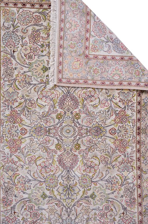 A rug, Old silk Hereke, ca 164 x 106 cm.