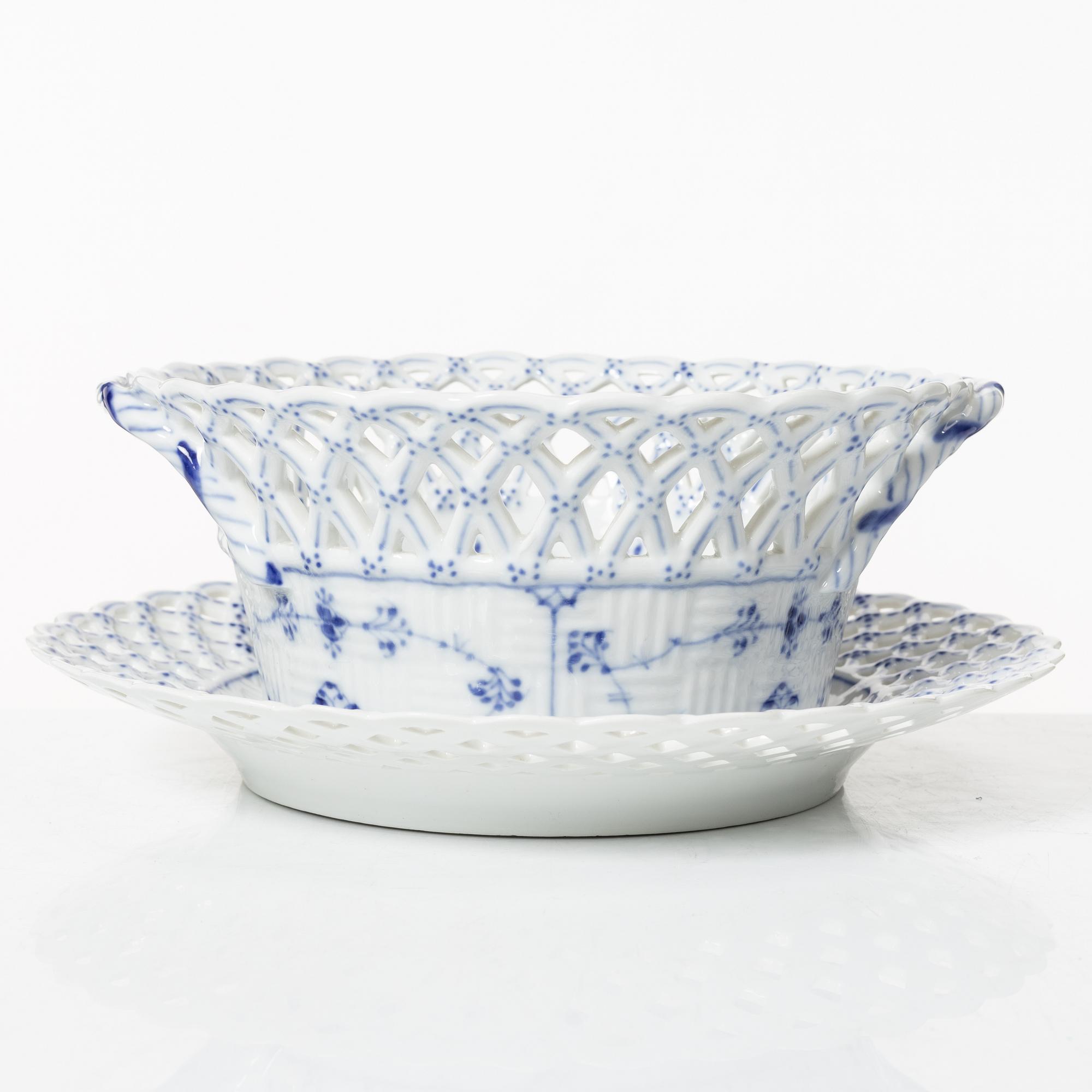 Royal Copenhagen, gallerskål med fat, "Musselmalet", Danmark, 1889-1922.