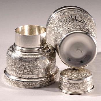 SHAKER, silver, orientalisk, bär finska kontrollstäplar. Tot. vikt ca 438 g.