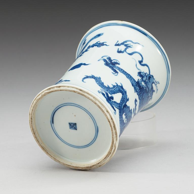 PENSELVAS, porslin. Qing dynastin, Kangxi (1662-1722).