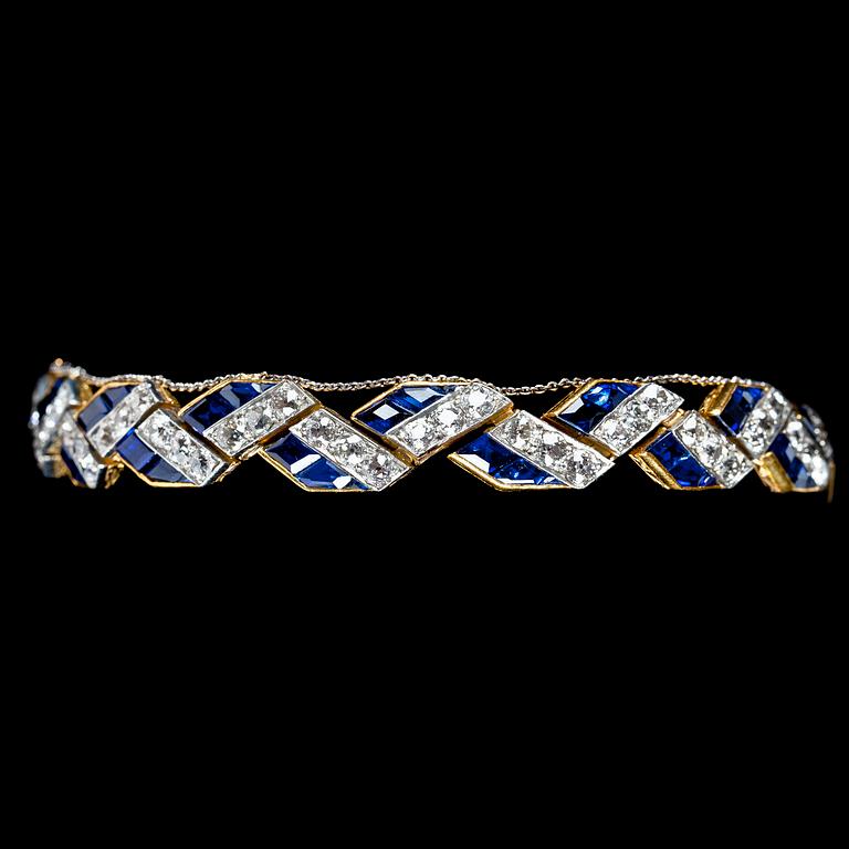 ARMBAND, med blå carréslipade safirer och 66 gammalslipade diamanter, tot. ca 4.50 ct.