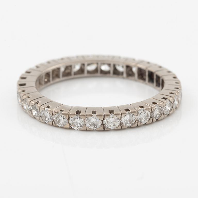 Alliansring, helallians, 18K vitguld med briljantslipade diamanter.