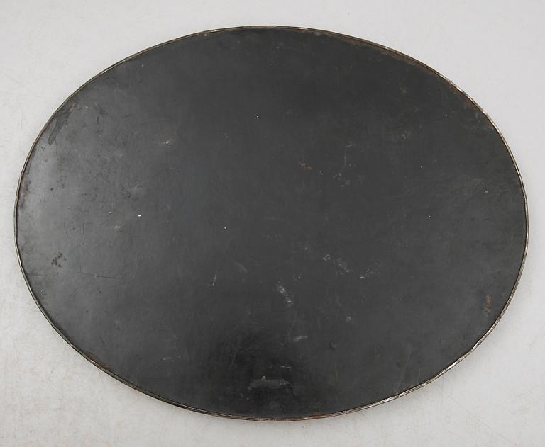 BRICKA, svartlackerad plåt, 1800-/1900-tal.