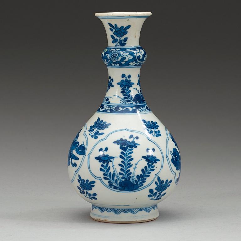 VAS, porslin. Qingdynastin Kangxi (1662-1722).