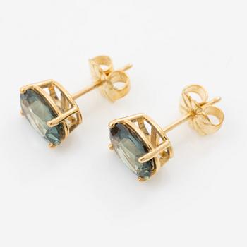 Earrings, a pair, 18K gold with green sapphires.