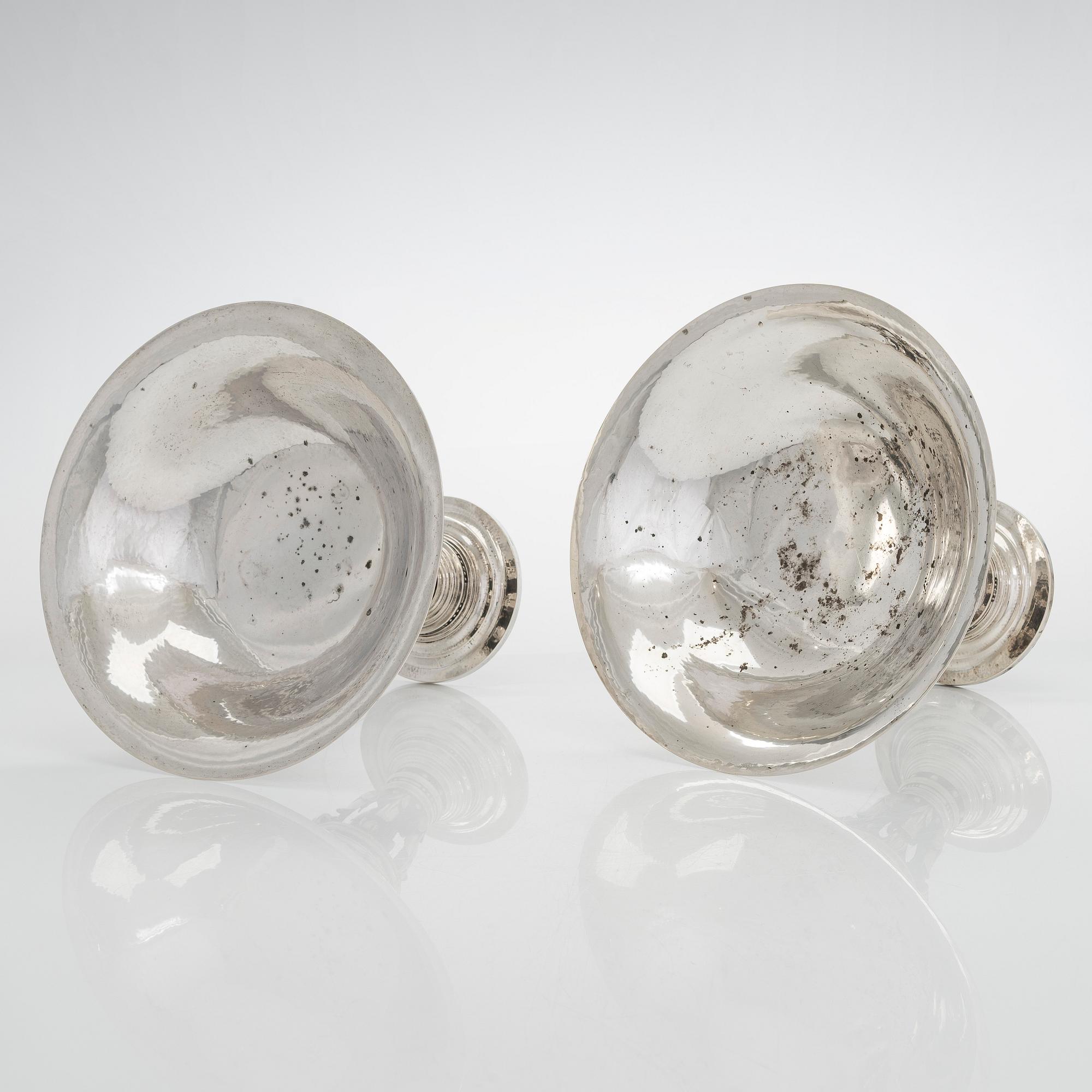 A pair of centrepiece silver bowls by Johan Rohde for Georg Jensen, Copenhagen 1915-1919. Design nr 252.