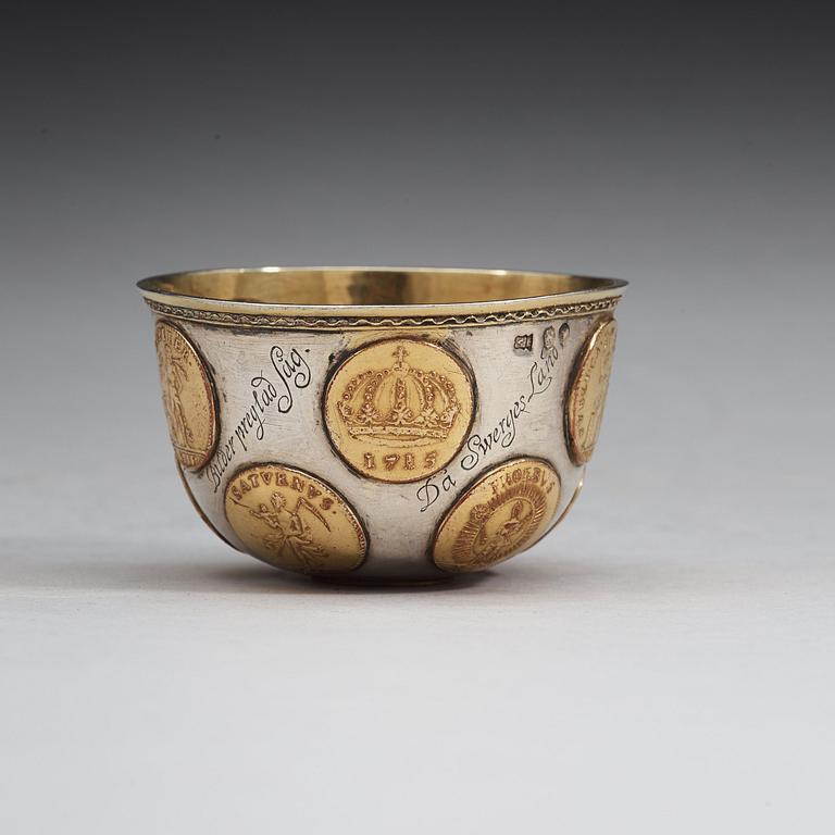 A Swedish 18th century parcel-gilt tumbler, unmarked.