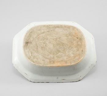 UNDERFAT, porslin, Kina, 1700-tal.