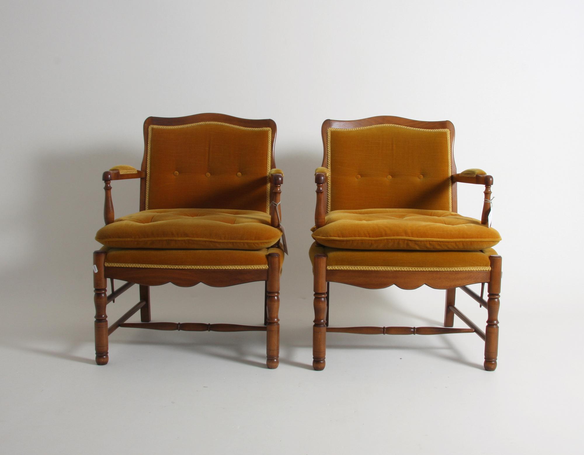 FÅTÖLJER, ett par.