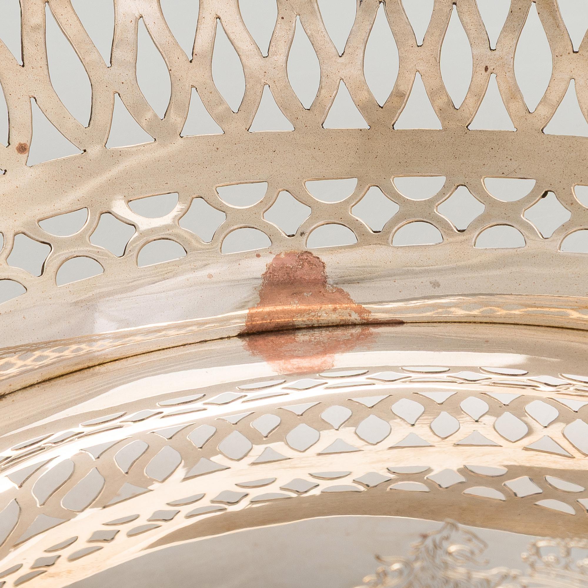 G. Wijland, Malja, kullattua hopeaa, Orania-Nassaun vaakunalla. Gouda, Hollanti 1989.