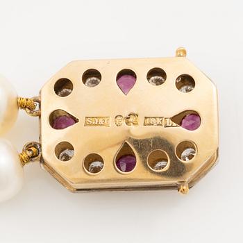 Pearl necklace, two-stranded, with a clasp by Seblings in 18K gold set with emeralds, rubies, and brilliant-cut diamonds.