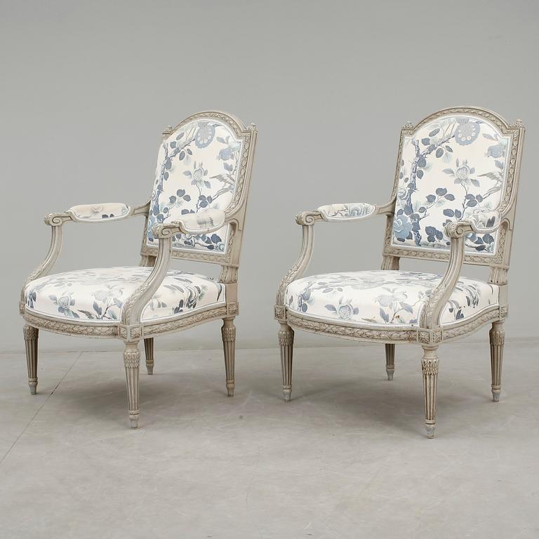 KARMSTOLAR, ett par, Louis XVI-stil, sent 1800-tal.