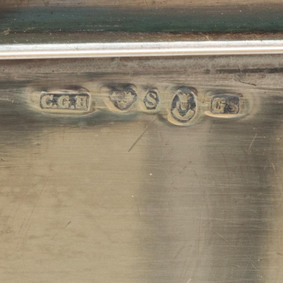 CIGARETTETUI, silver, C.G Hallberg, Stockholm, 1933. Vikt tot ca 442g.