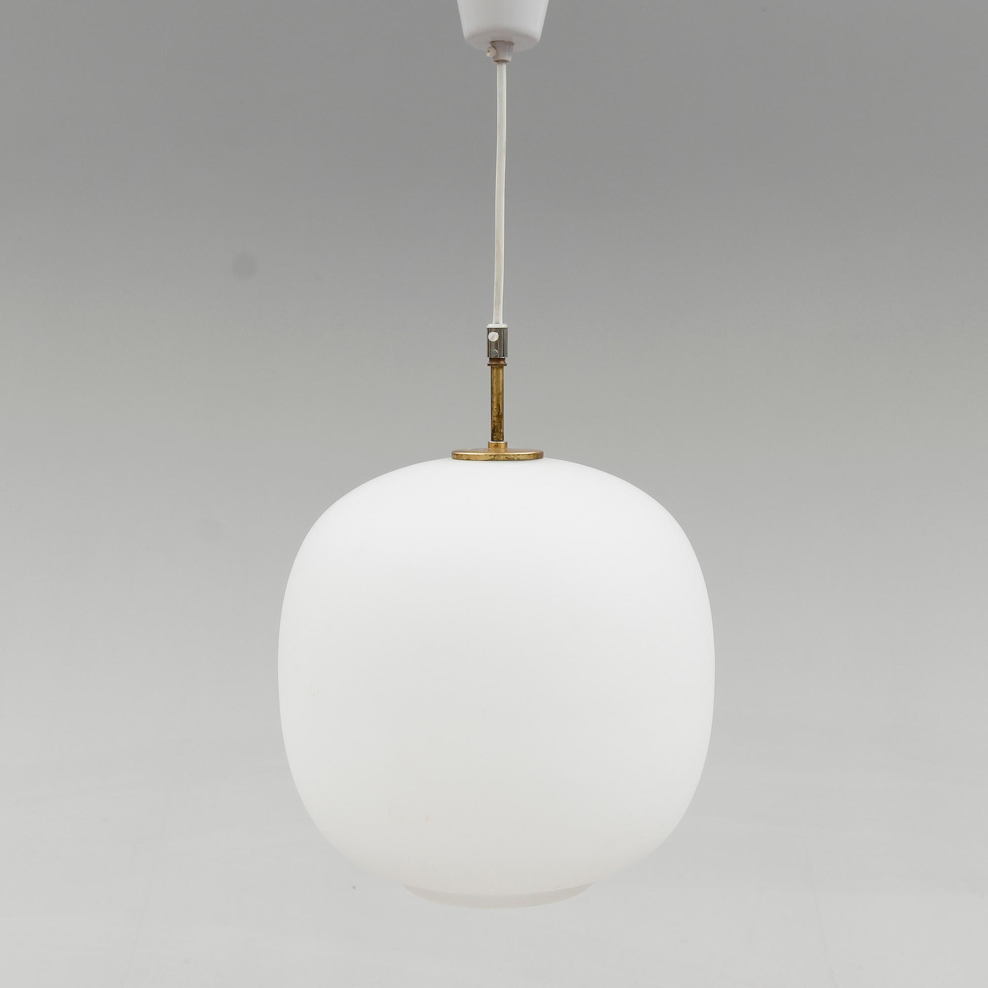 TAKLAMPA, Radiohus Pendel, Wilhelm Lauritzen för Louis Poulsen, Danmark, 1900-talets mitt. Höjd 42 cm.