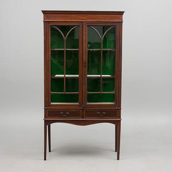 VITRINSKÅP, England, 1900-talets första hälft.