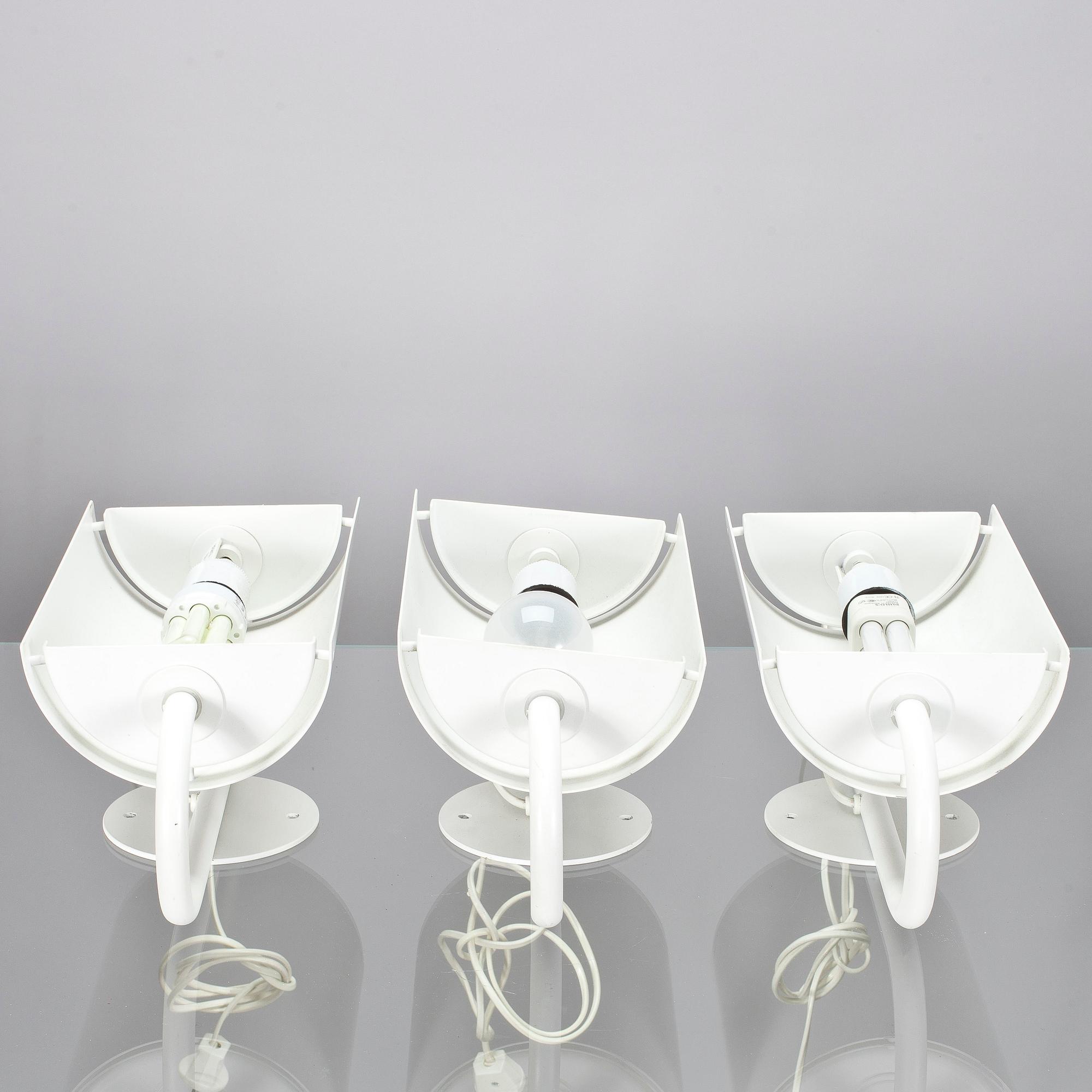 VÄGGLAMPOR, 3 st, modell "BS 912", design Ben af Schultén, Artek. Modellen formgiven 1976.