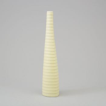 STIG LINDBERG, vas och skålar, tre delar, stengods, "Reptil", Gustavsberg.