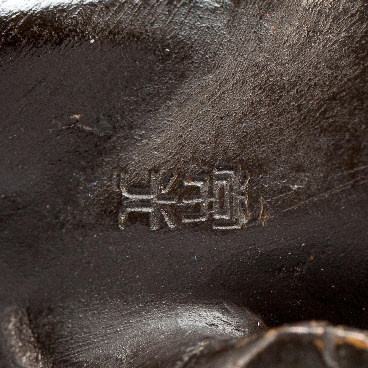 SKULPTUR, brons. Japan. Bär sign.