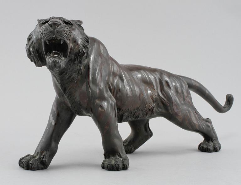 SKULPTUR, patinerad metall, signerad, 1900-tal.
