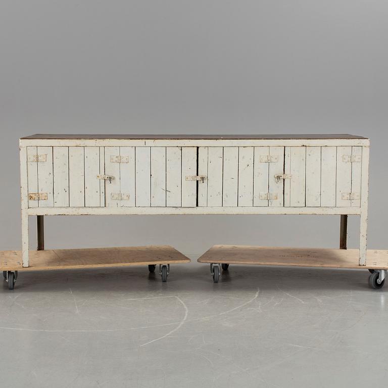 SIDEBOARD, industri, 1900-talets mitt.