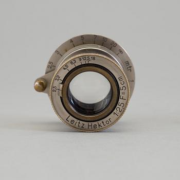 A early 1930s black body Leica no 123864 with a chrome Hektor 1:2,5 F=5 cm lens. With table stand.