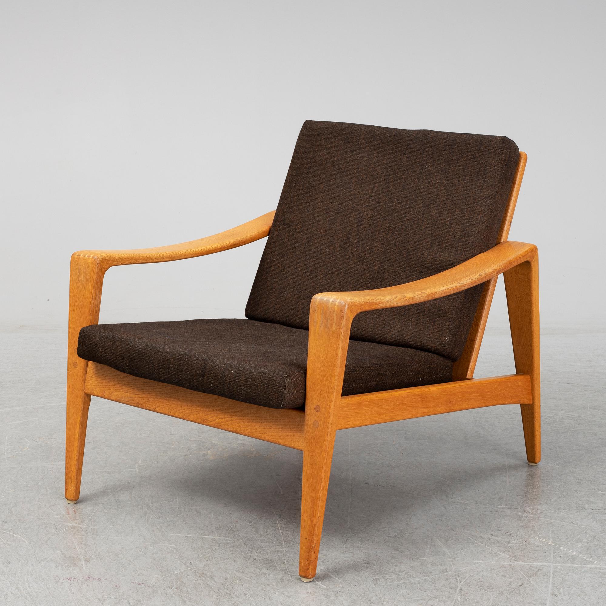 A 1960s easy chair.