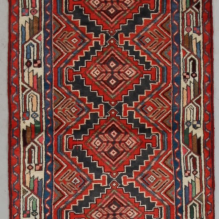 MATTA, Hamadan, ca 280 x 83 cm.