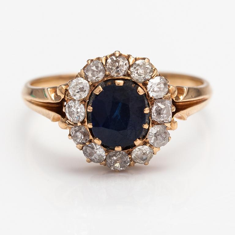 Ring, 14K guld, safir, gammalslipade diamanter ca 0.72 ct tot.