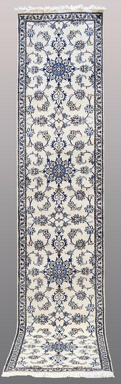 A RUNNER, Nain part silk, ca 385 x 80 cm.