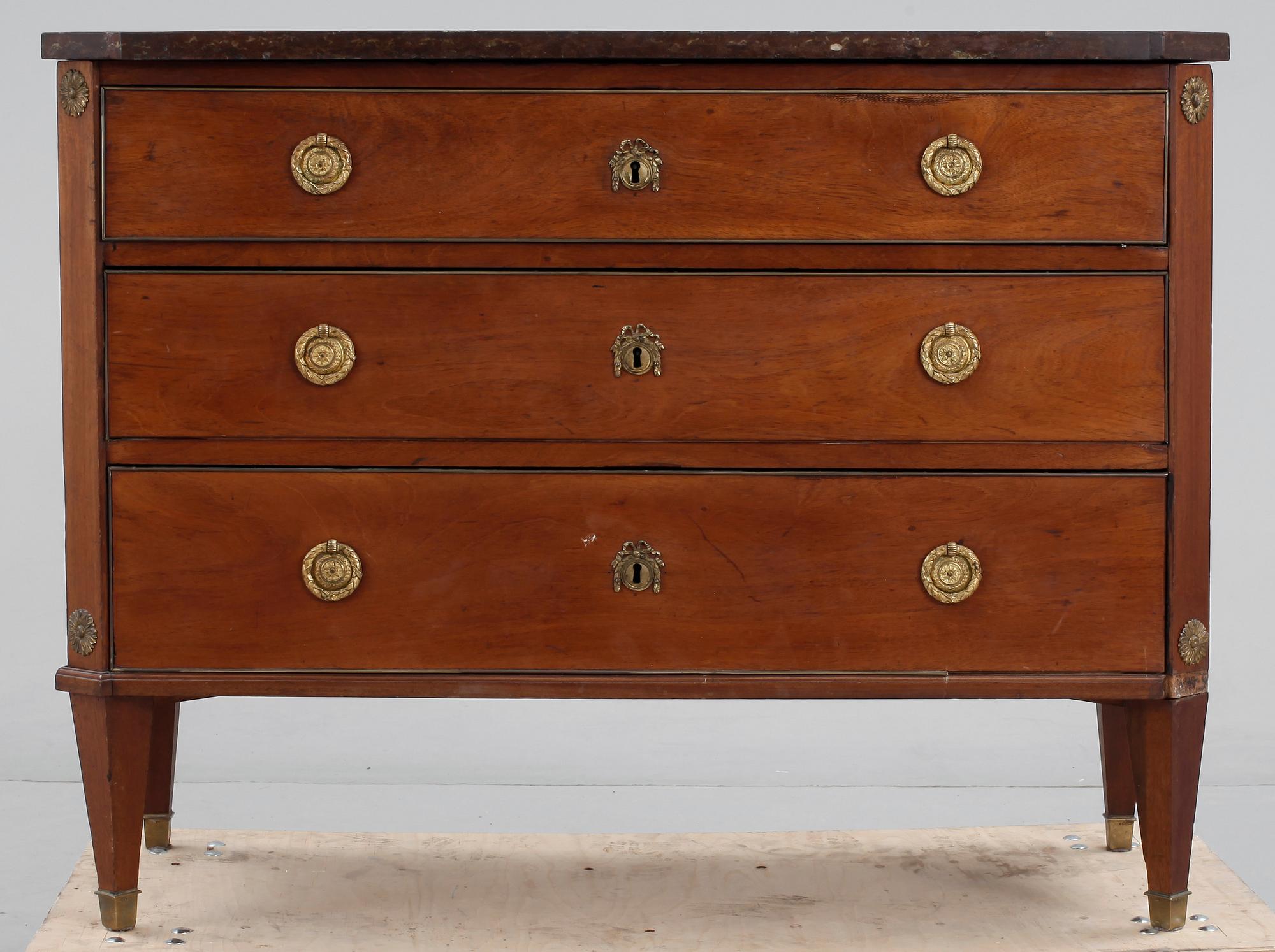 BYRÅ, sengustaviansk, 1800-talets första hälft.