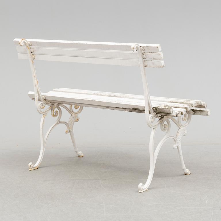 TRÄDGÅRDSBÄNK, gjutjärn och trä, 1900-tal.