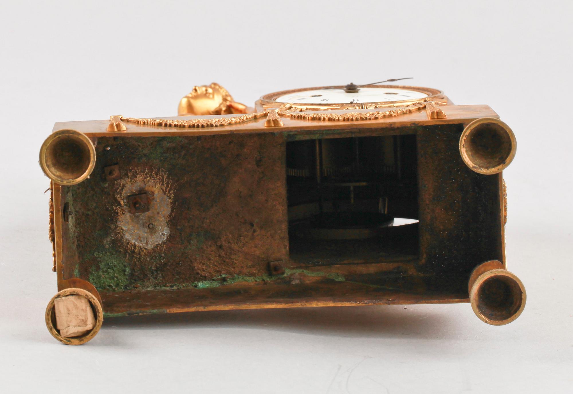 BORDSPENDYL, empire. Frankrike 1800-talets första hälft. Paris.