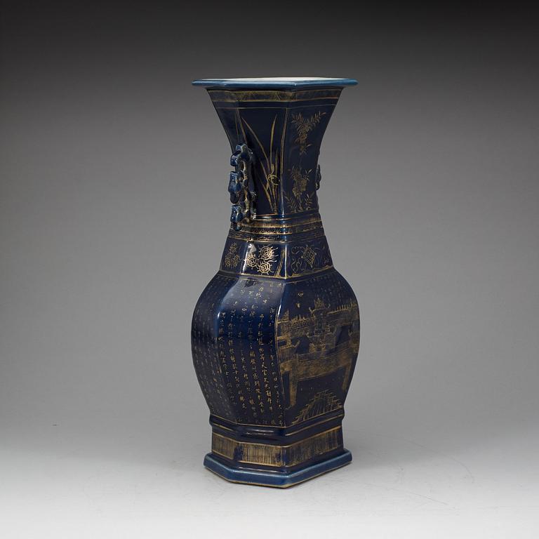 VAS, porslin. Qingdynastin, 1800-tal.