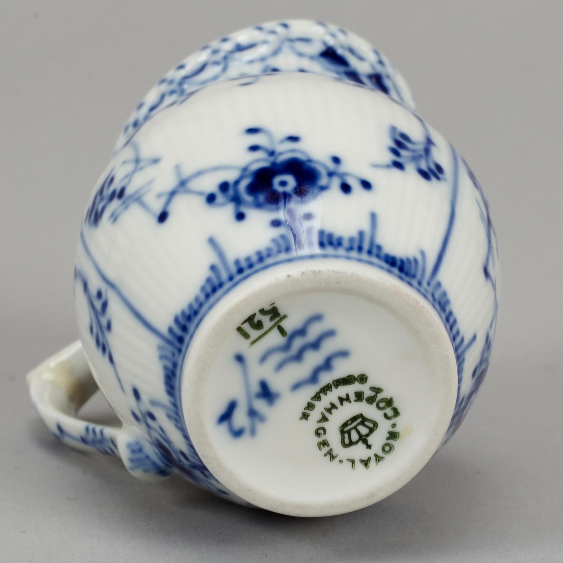 Royal Copenhagen, a 'Musselmalet' part service, Denmark (14 pieces).
