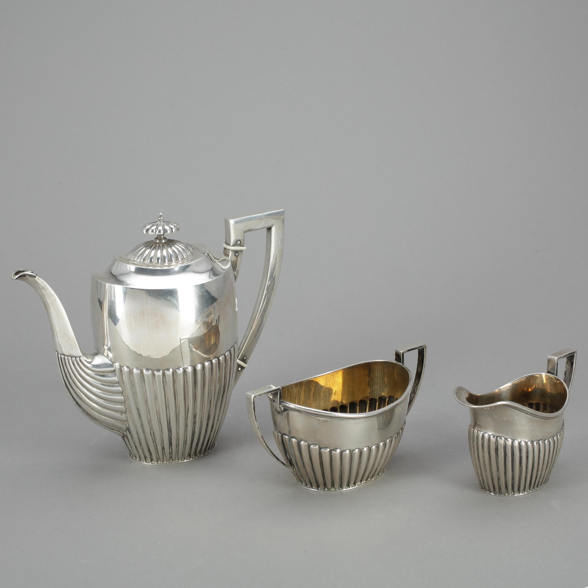 KAFFESERVIS, 3 delar, silver, CG Hallberg, Stockholm, 1909. Vikt ca 1237g.