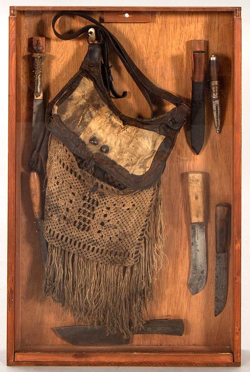 hunting bag, 7 hunting knives, around 1900.