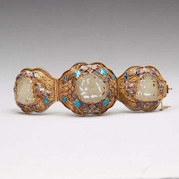 A filigree bracelet with inlays of cloisonné and carved nephrite, Qing dynasty.