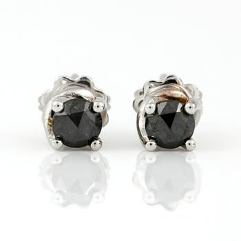 ÖRHÄNGEN, enstensörhängen, ett par, 14K vitguld med rosenslipade svarta diamanter, tot ca 0,72 ct. Vikt  2,40 g.