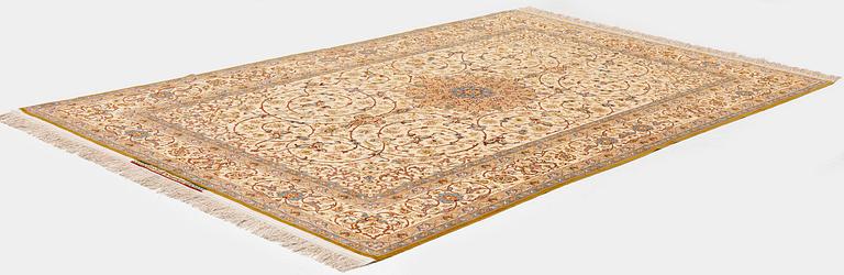 Matta, semiantik Isfahan, centrala Persien, part silk, signerad Sarraf Mamoury, ca 315 x 193 cm.