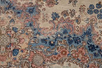Rug, Kirman, semi-antique, approx. 370 x 267 cm.