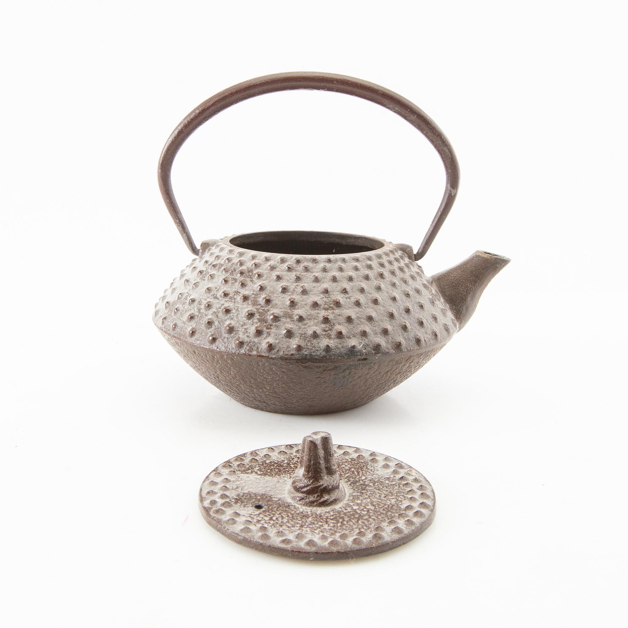 Teapot Japan 20th century iron.