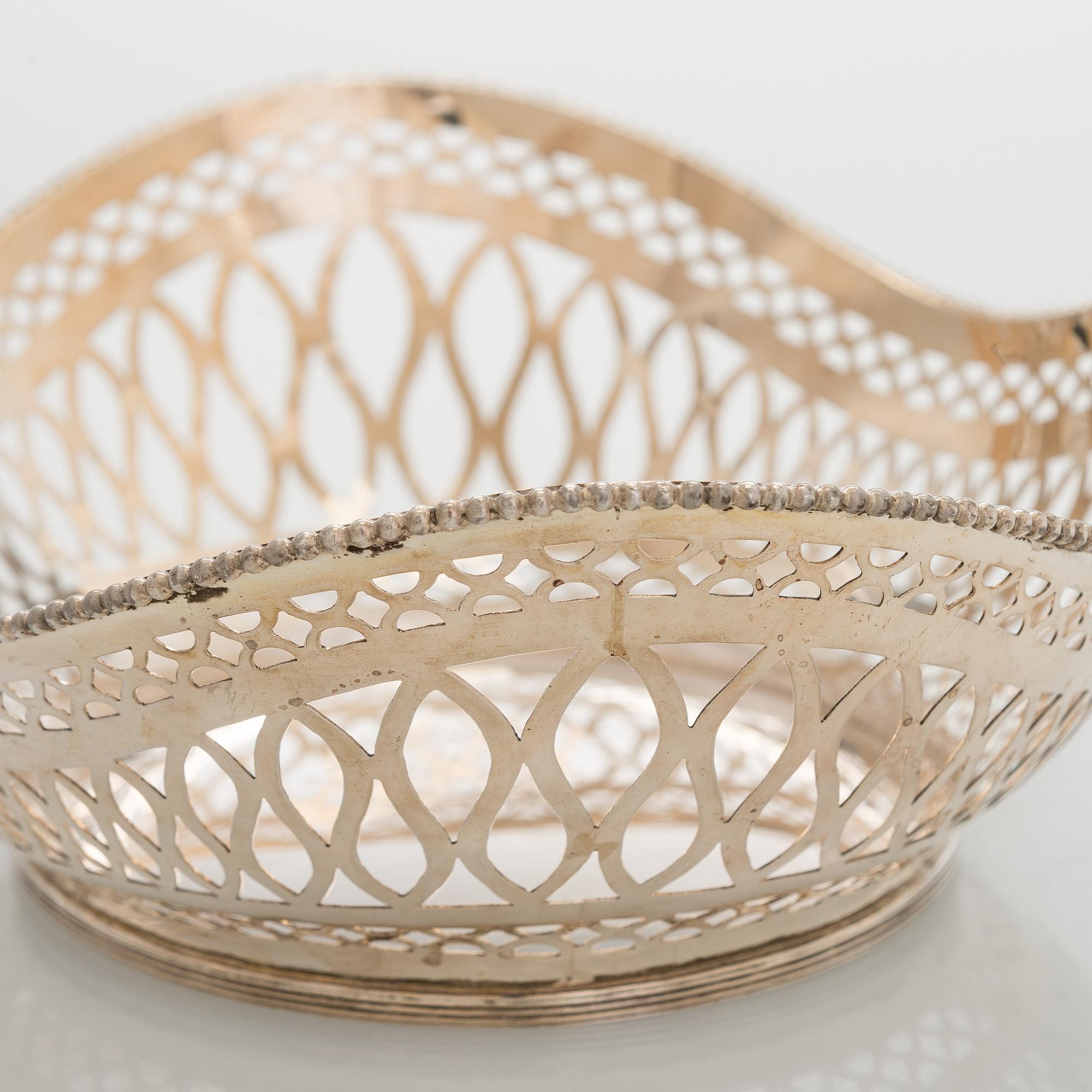 G. Wijland, Malja, kullattua hopeaa, Orania-Nassaun vaakunalla. Gouda, Hollanti 1989.