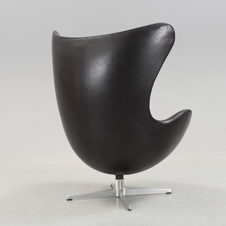 ARNE JACOBSEN, fåtölj, "Ägget", Fritz Hansen, Danmark, 1960-tal.
