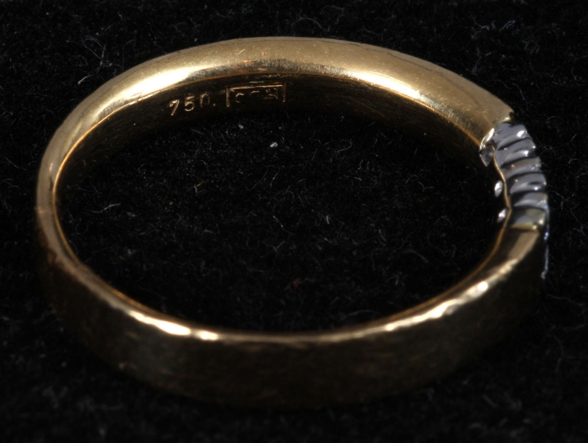 RINGAR, 2 st, 18k guld samt diamanter ca 0,07 resp 0,12 k.