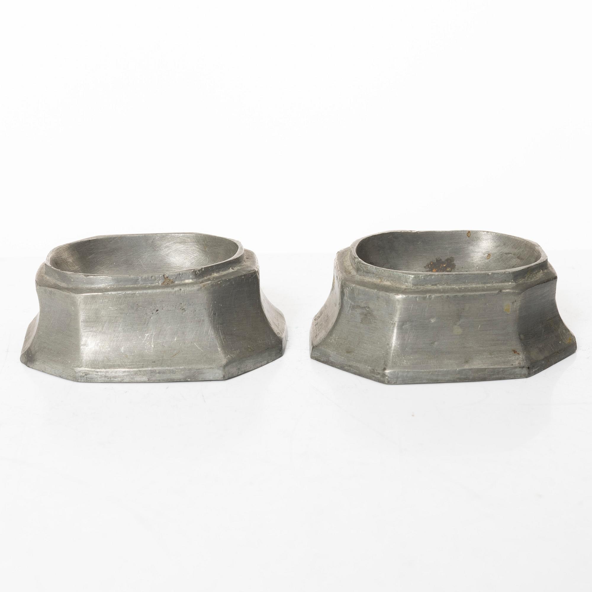 Rokoko, A pair of Swedish pewter salt cellars, 18th century.